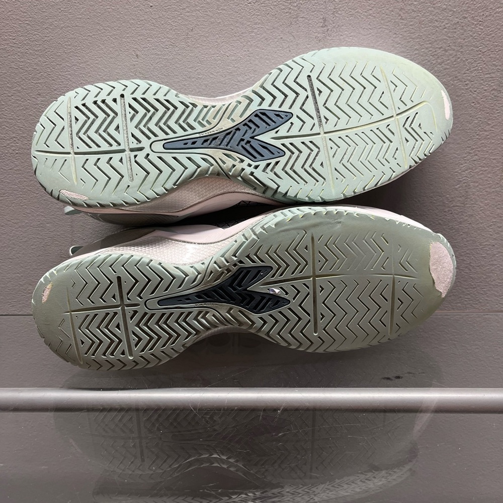 Diadora Women's White and Green Athletic Shoes - Picture 9 of 11